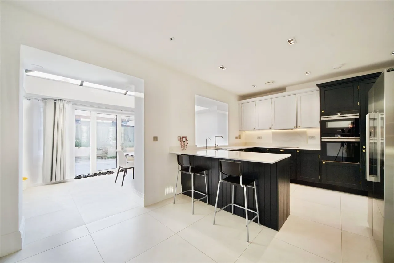 Sassoon Drive, Barnet, EN4, photo 8