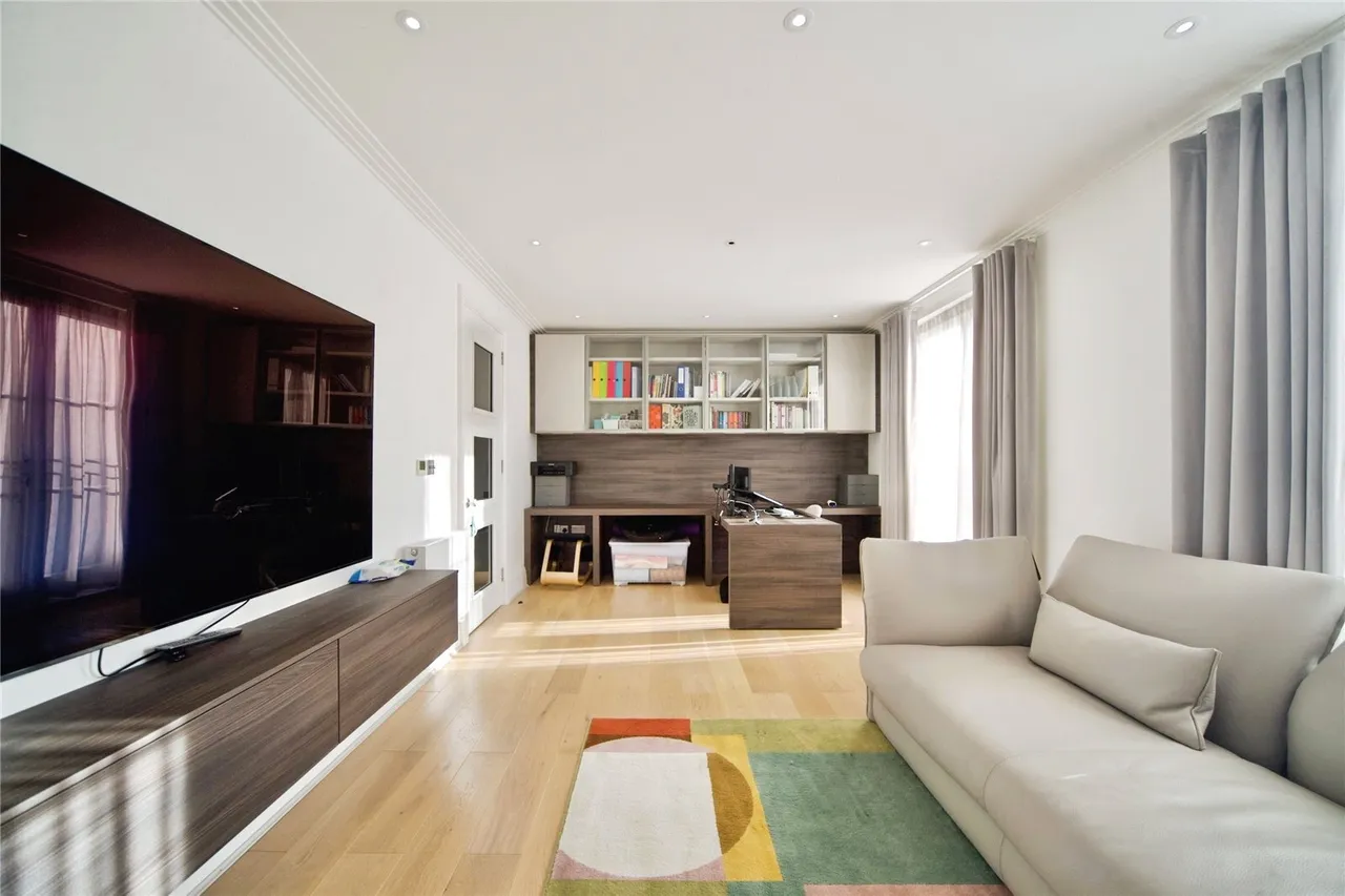 Sassoon Drive, Barnet, EN4, photo 3