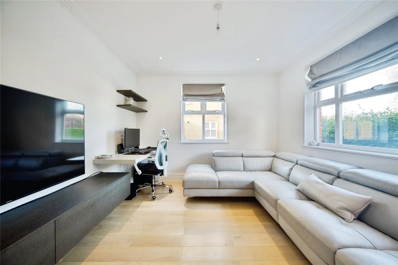 Sassoon Drive, Barnet, EN4, photo 2
