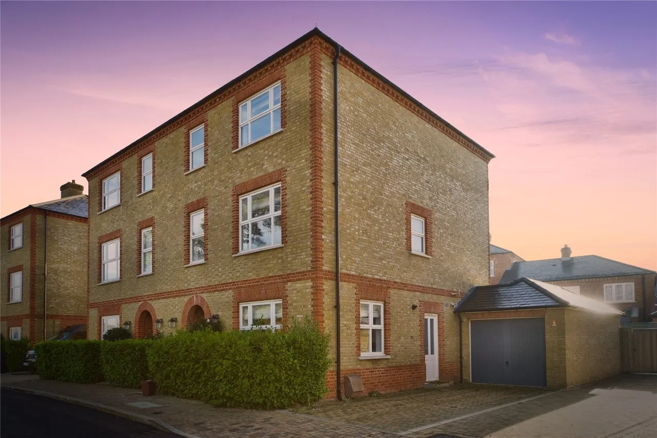 5 bed house for sale — Sassoon Drive, Barnet, EN4