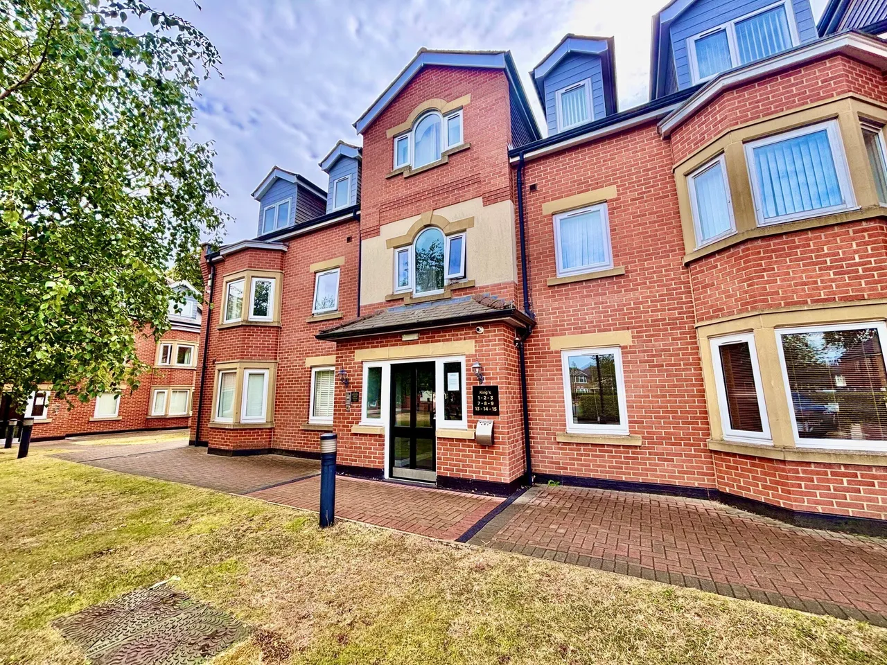 2 bed flat to rent — Kings, Cambridge Square, Middlesbrough