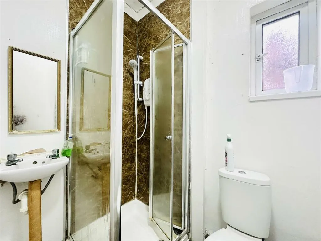 Harlaxton Drive, Lenton, NG7, photo 13