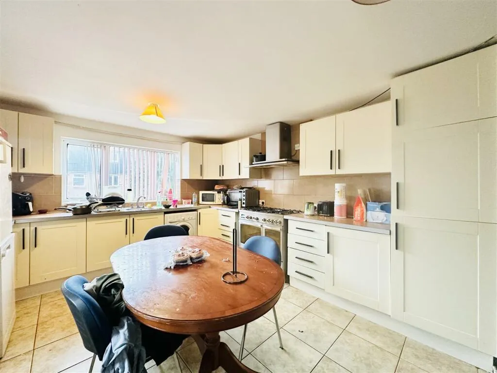 7 bed house to rent, Harlaxton Drive, Lenton, NG7