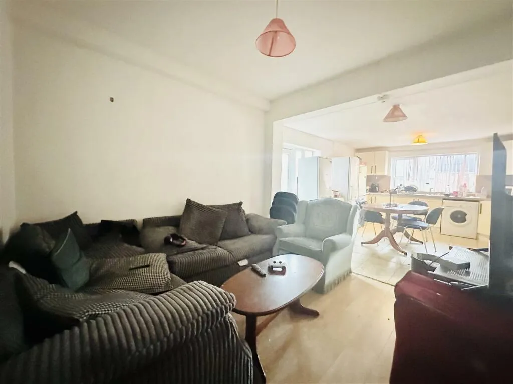 Harlaxton Drive, Lenton, NG7, photo 5