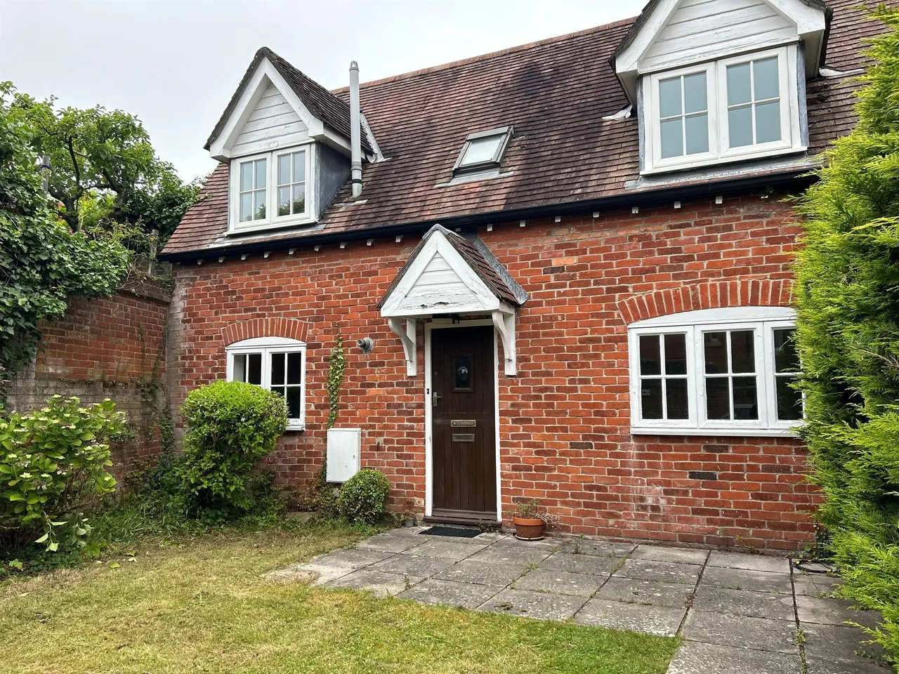2 bed house for sale — Albert Road, DORCHESTER