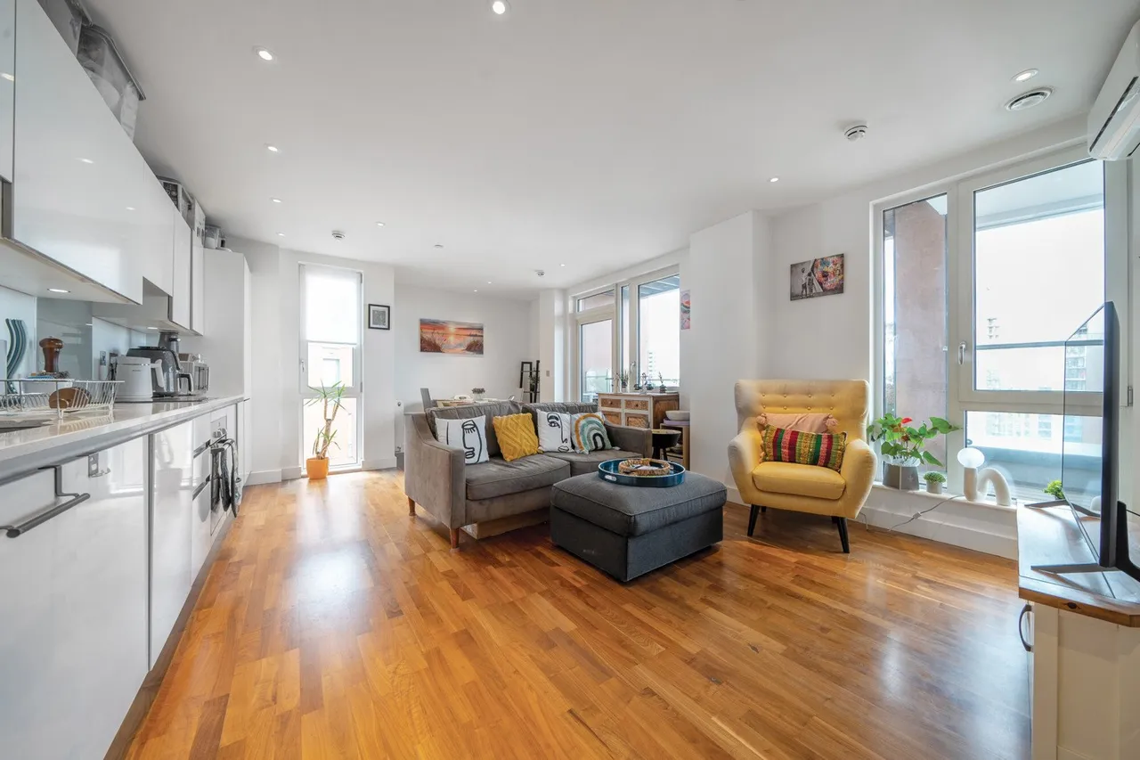 2 bed flat for sale — John Donne Way, SE10