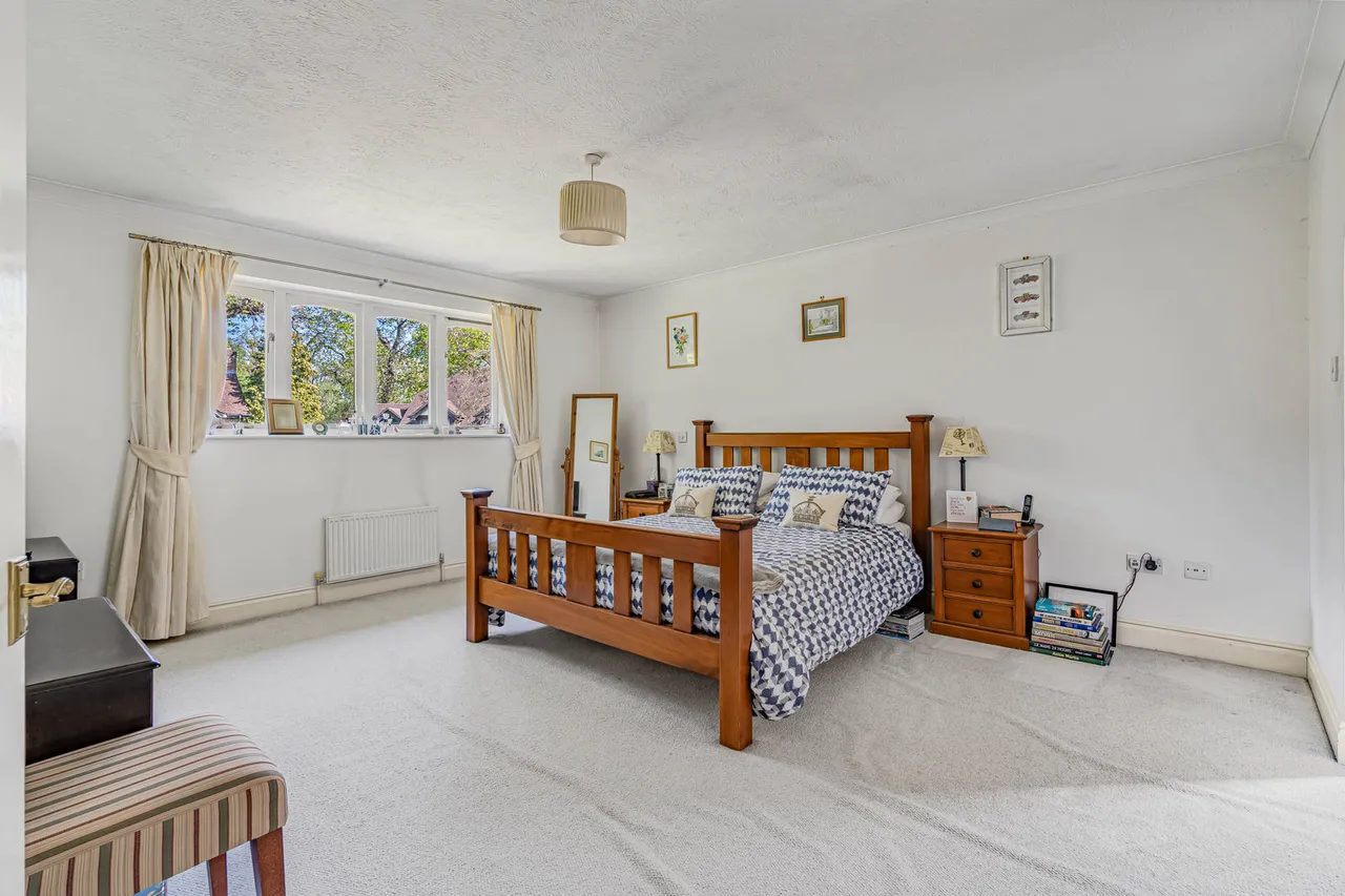 Dartnell Court, West Byfleet, KT14, photo 4