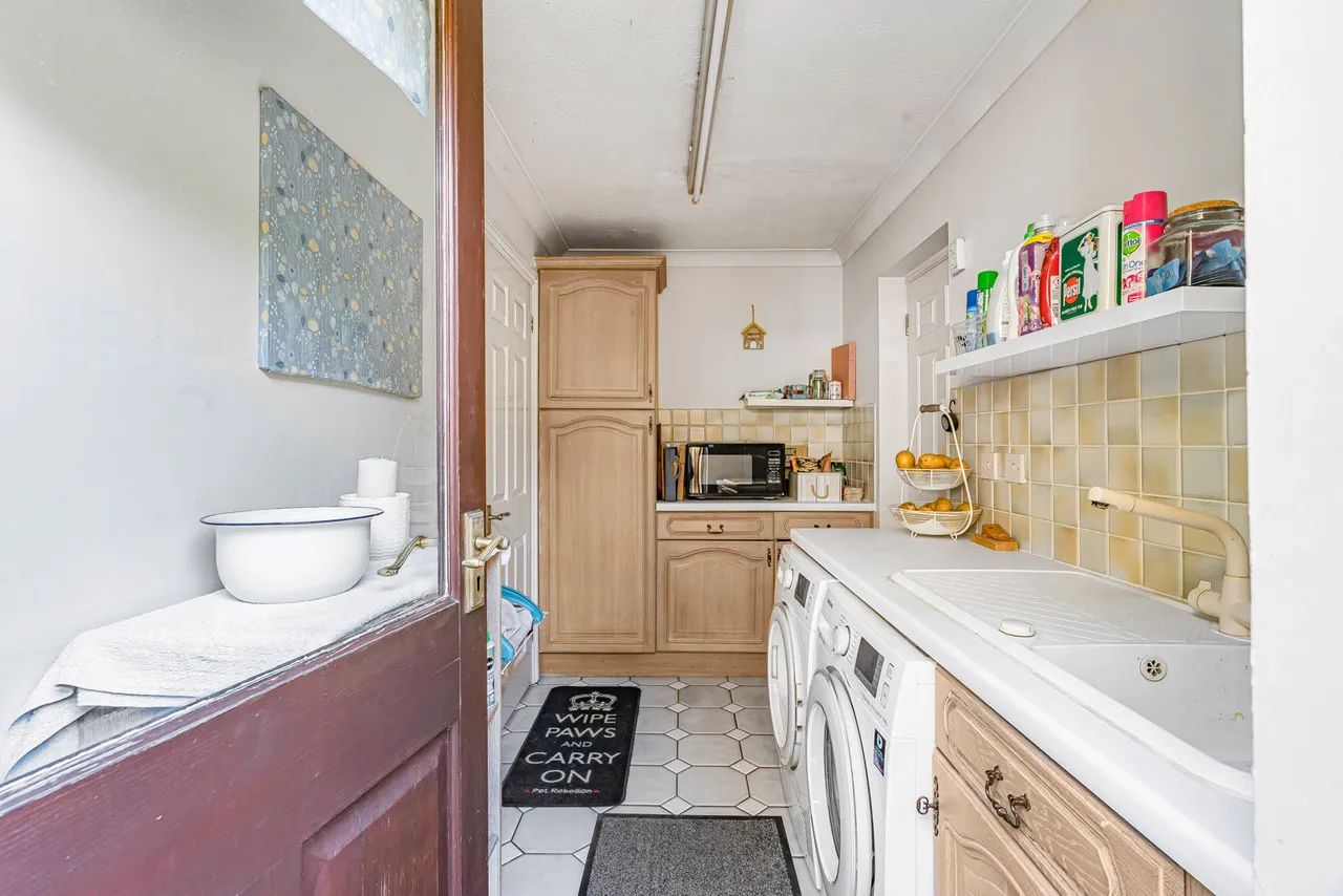 Dartnell Court, West Byfleet, KT14, photo 10