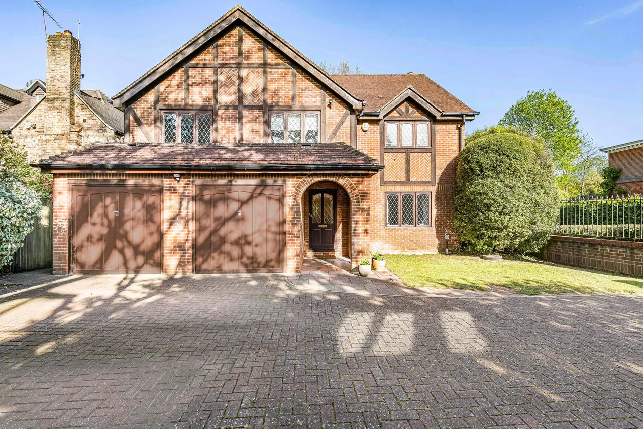 Dartnell Court, West Byfleet, KT14, photo 27