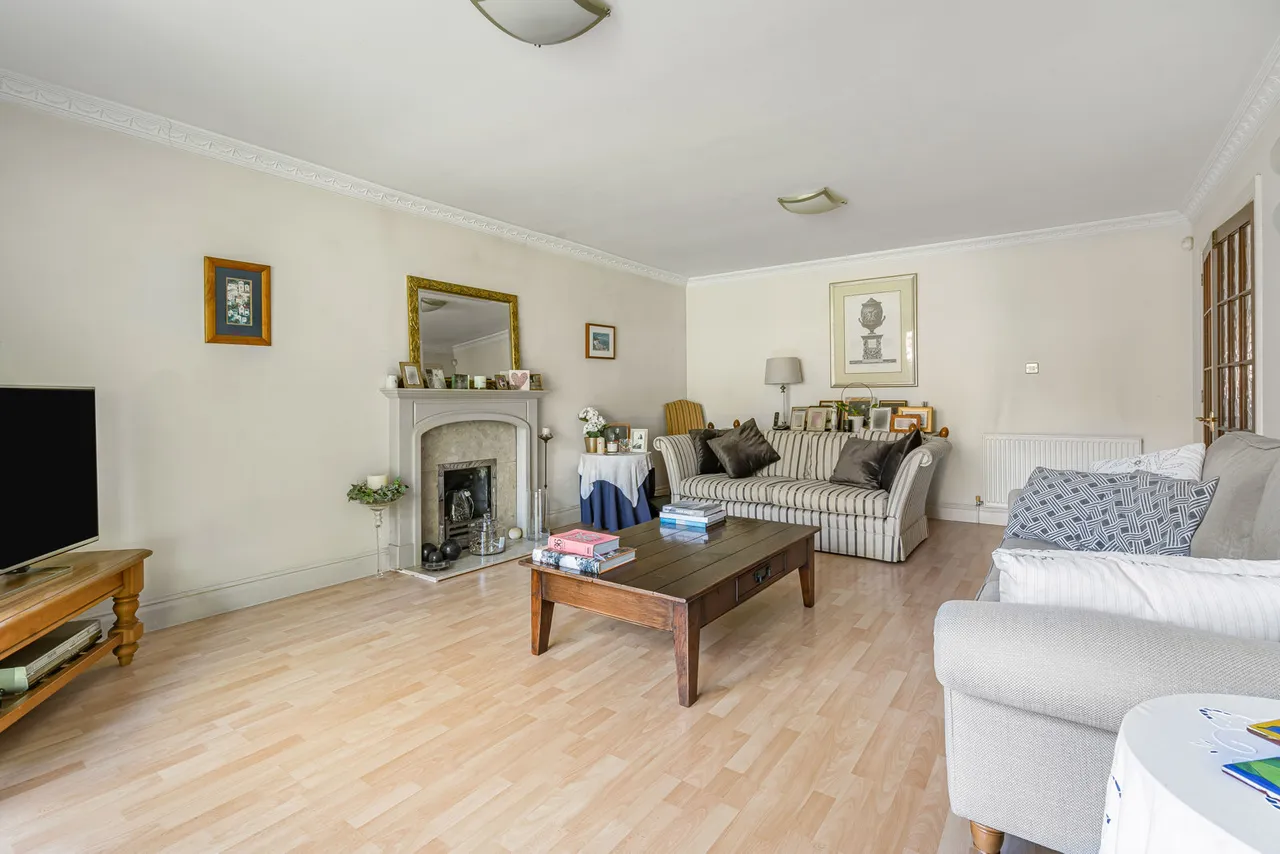 Dartnell Court, West Byfleet, KT14, photo 7