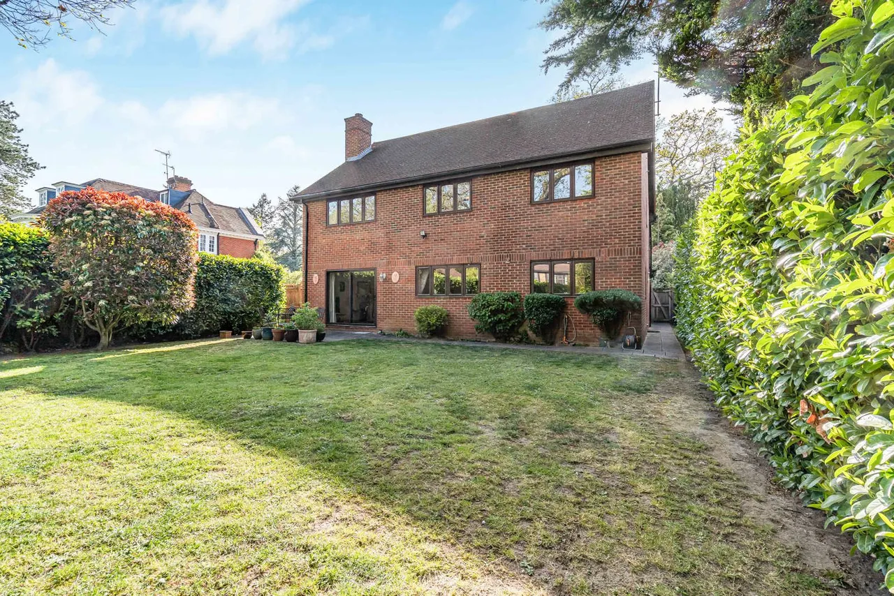 Dartnell Court, West Byfleet, KT14, photo 26