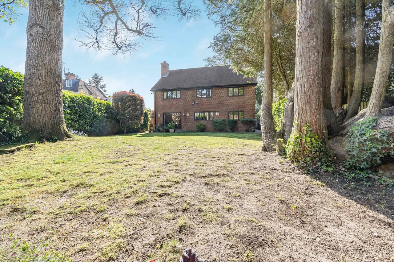 Dartnell Court, West Byfleet, KT14, photo 25