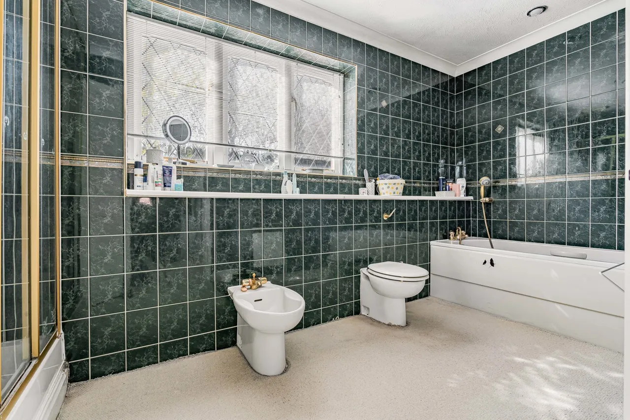 Dartnell Court, West Byfleet, KT14, photo 19