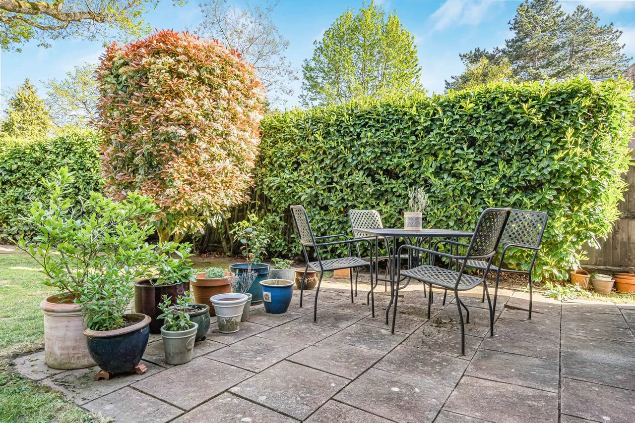 Dartnell Court, West Byfleet, KT14, photo 5
