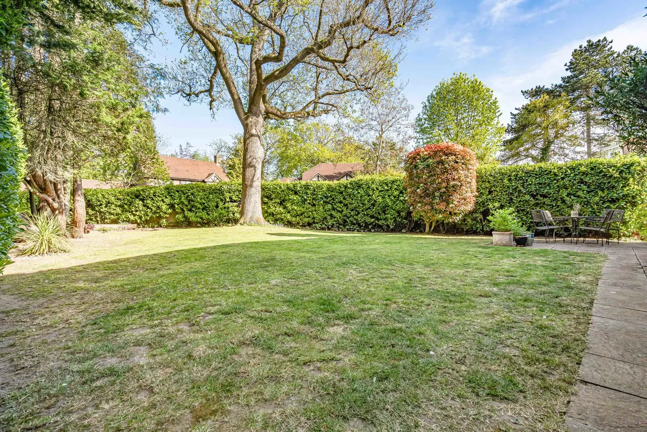 Dartnell Court, West Byfleet, KT14, photo 23