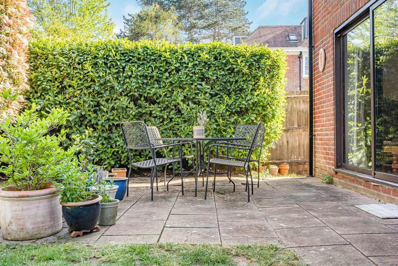 Dartnell Court, West Byfleet, KT14, photo 22