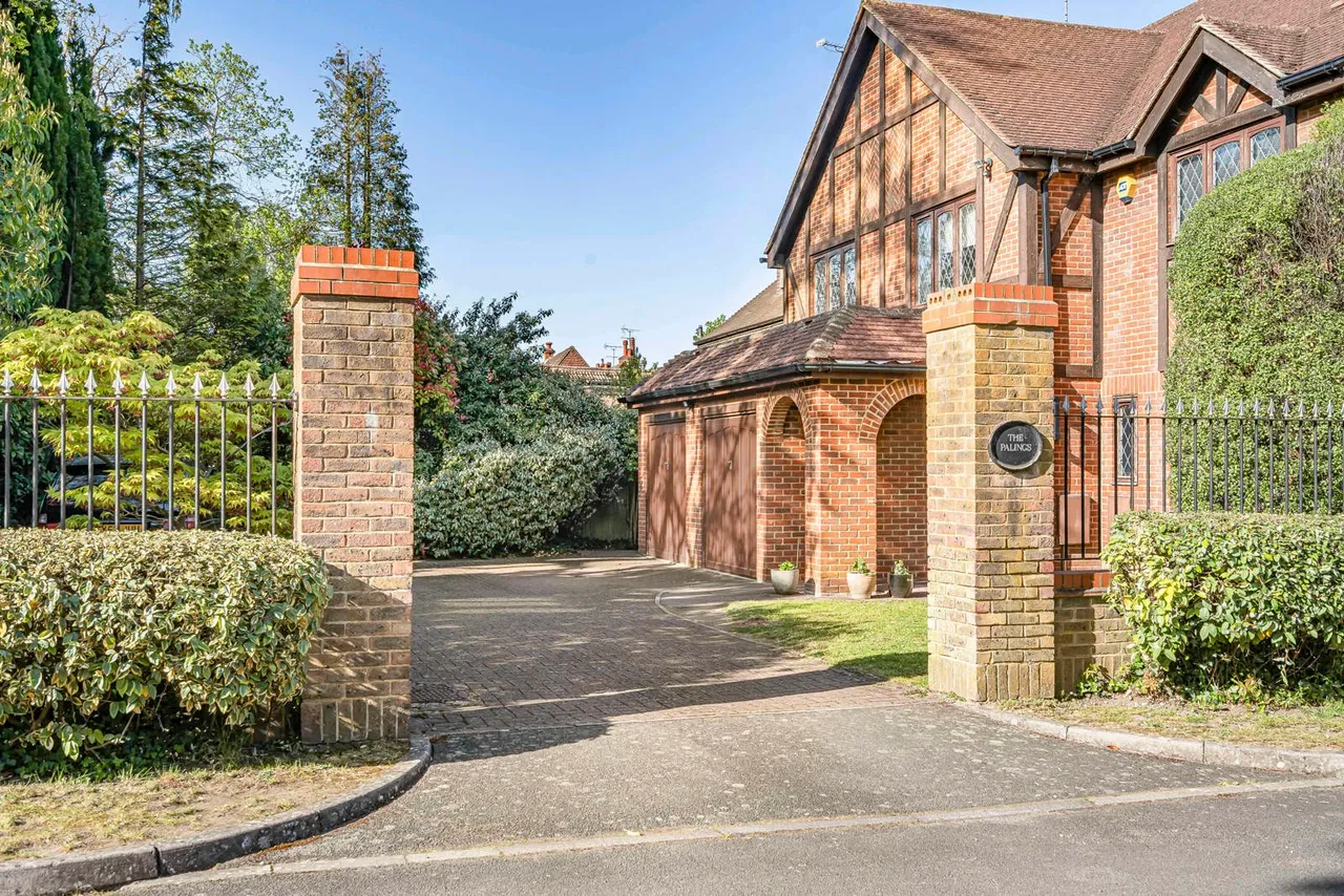 Dartnell Court, West Byfleet, KT14, photo 30