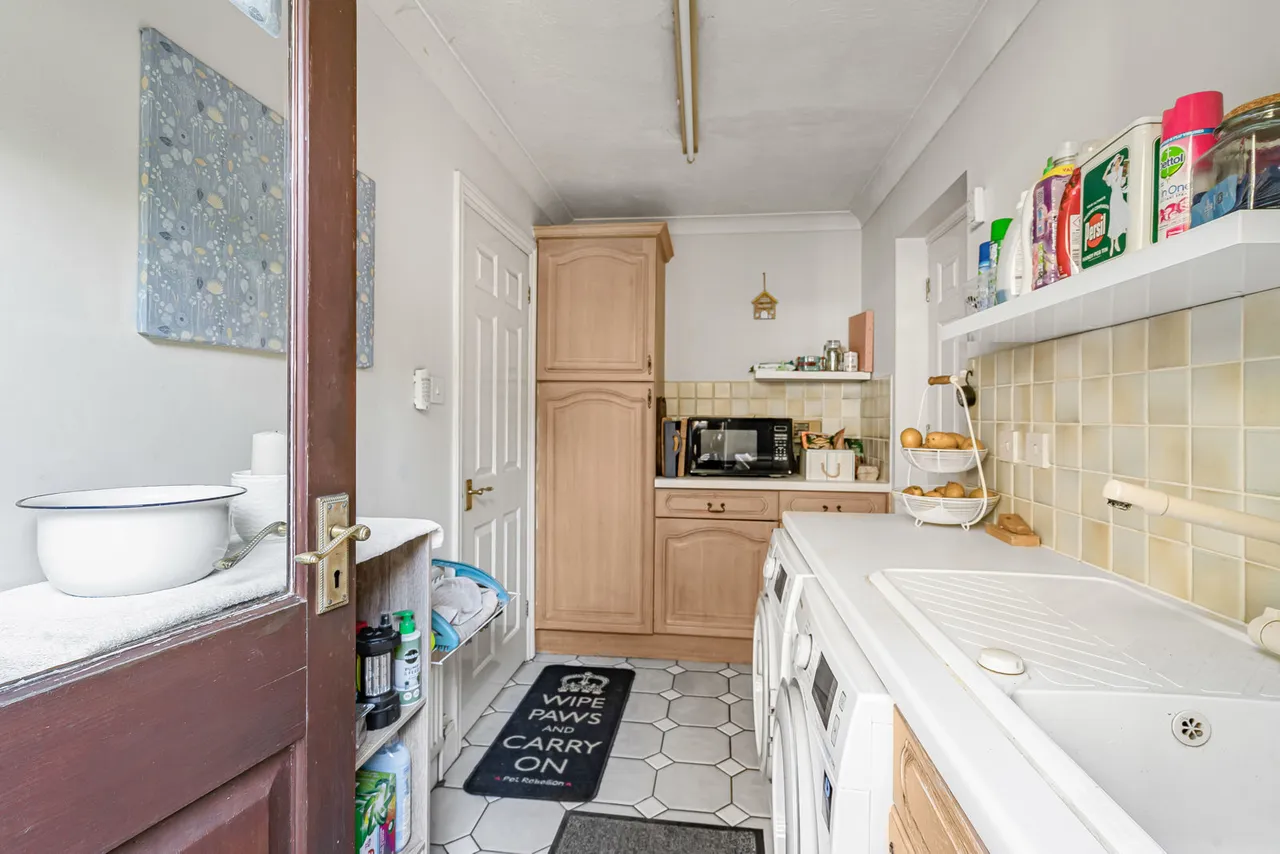 Dartnell Court, West Byfleet, KT14, photo 11