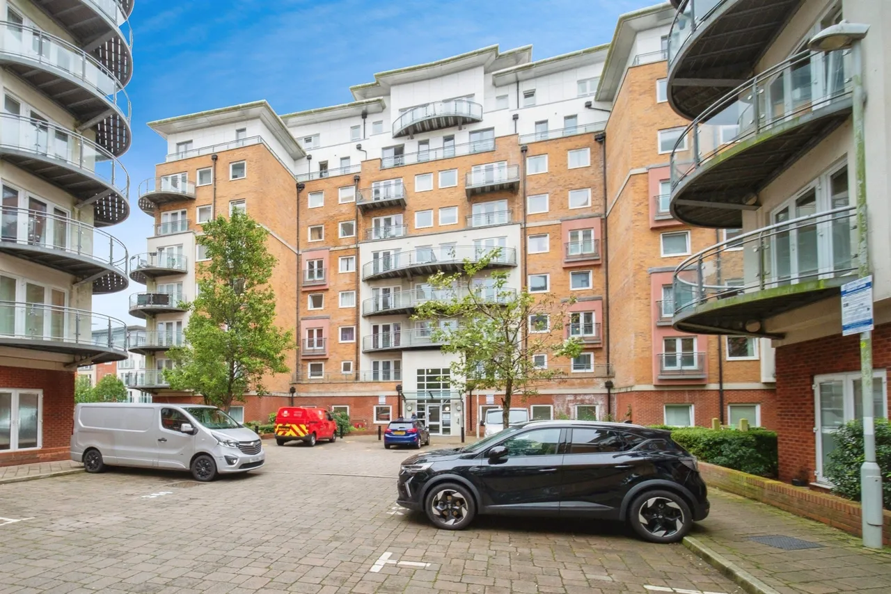 Winterthur Way, Basingstoke, photo 8