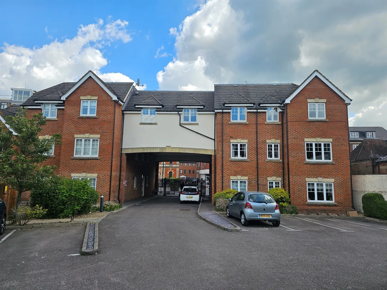2 bed flat for sale — Buckingham Street, Aylesbury