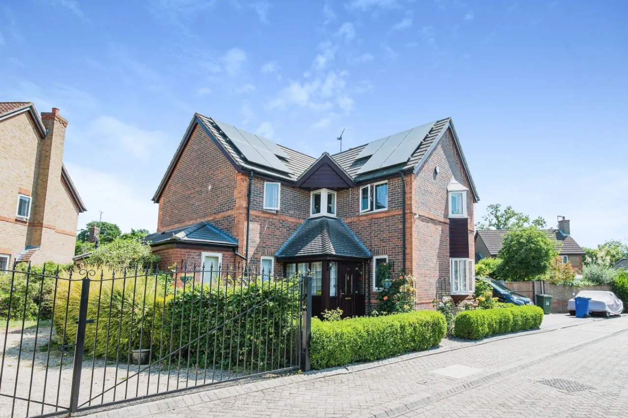 4 bed house for sale — Moss Bank, Grays, Essex, RM17 5EF