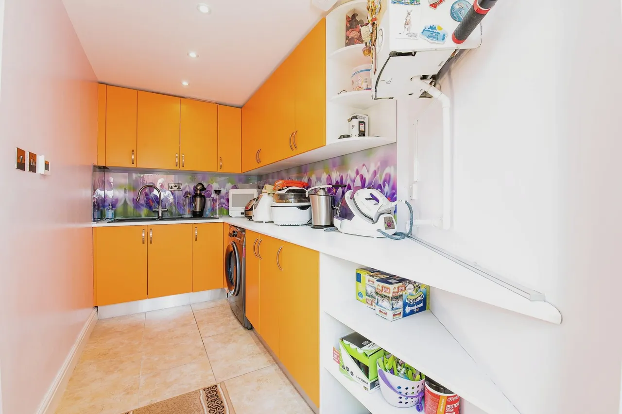 Moss Bank, Grays, Essex, RM17 5EF, photo 12