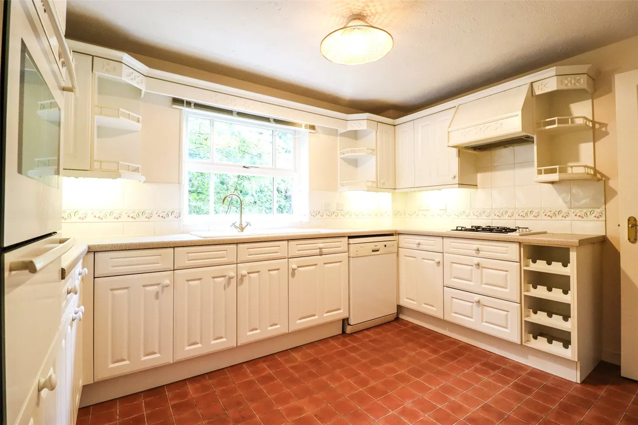 Decouttere Close, Church Crookham, Fleet, Hampshire, GU52 0UR, photo 2