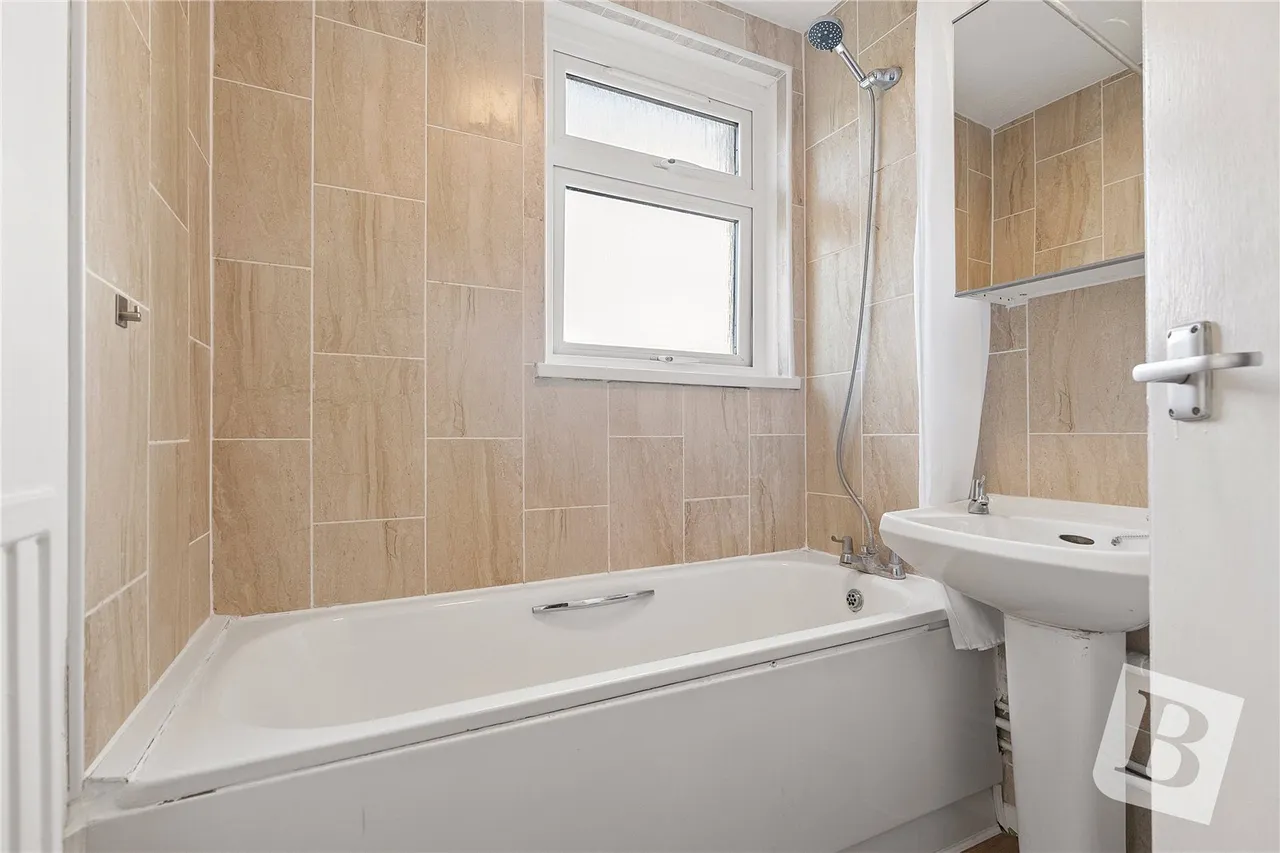 Prospect Place, Collier Row, RM5, photo 5