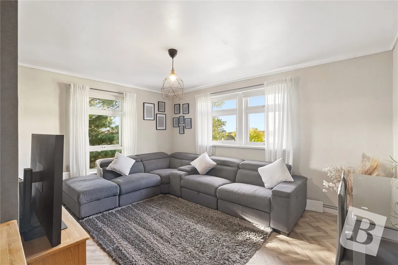 2 bed flat for sale, Prospect Place, Collier Row, RM5