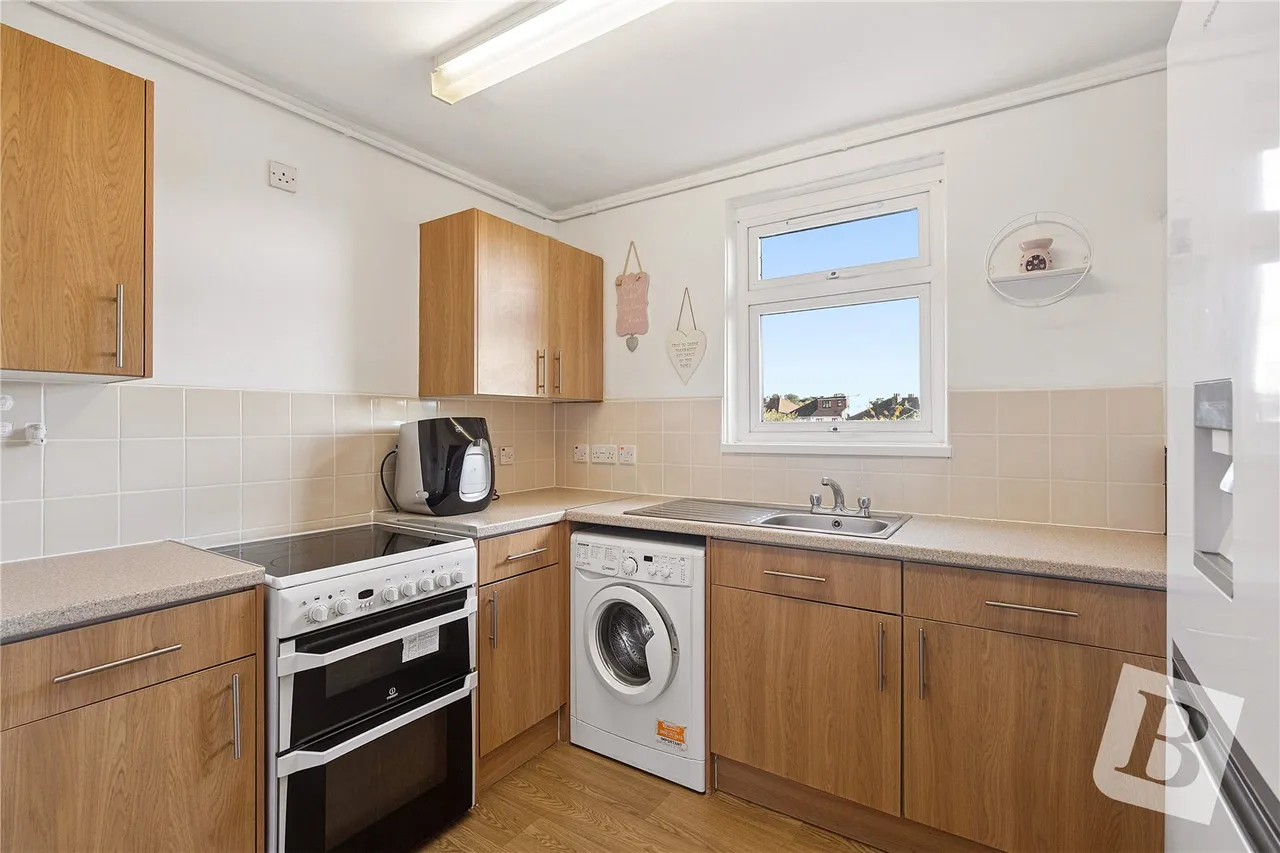 Prospect Place, Collier Row, RM5, photo 2