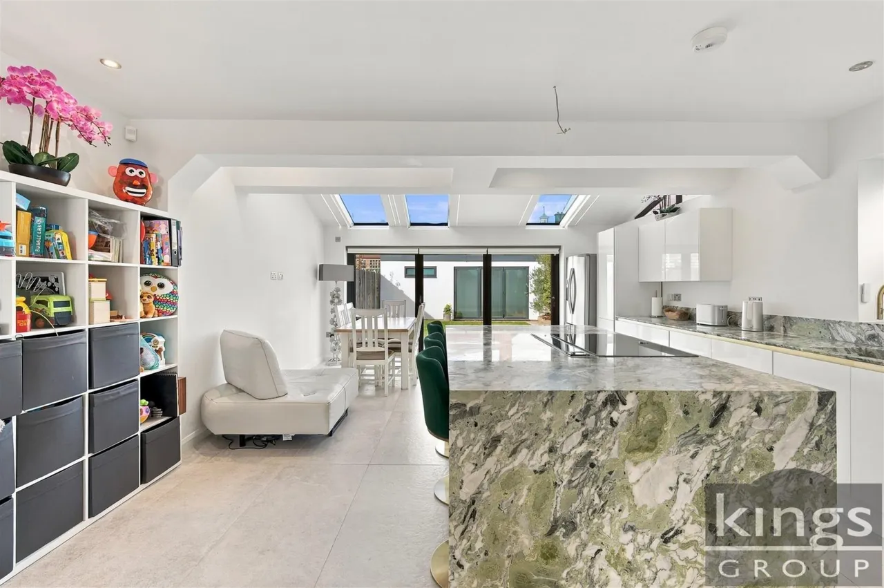 Amberley Road, Enfield, photo 8