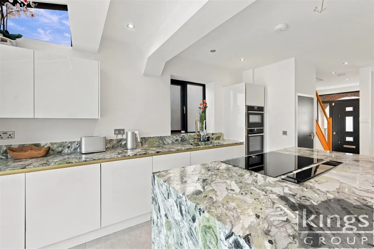 Amberley Road, Enfield, photo 12