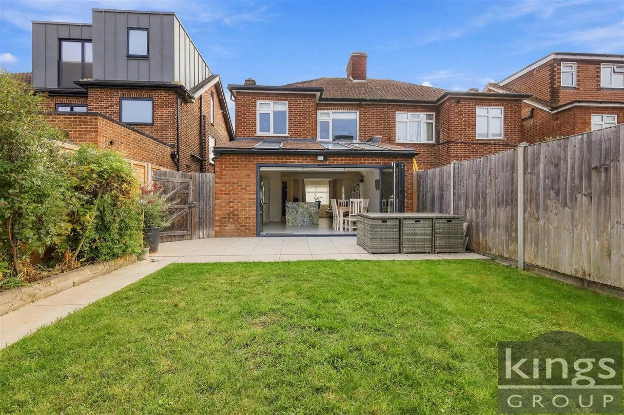 Amberley Road, Enfield, photo 24