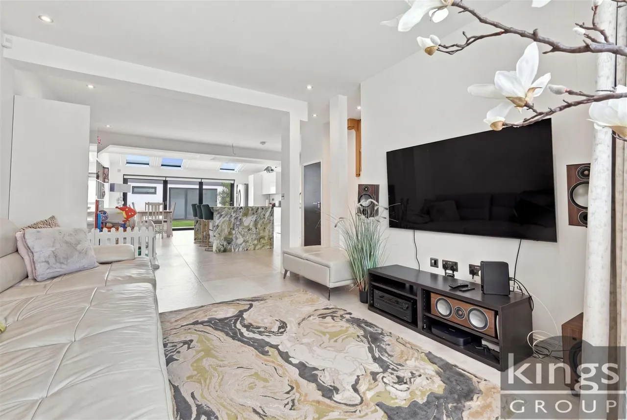 Amberley Road, Enfield, photo 10