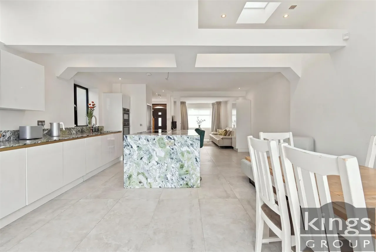 Amberley Road, Enfield, photo 7