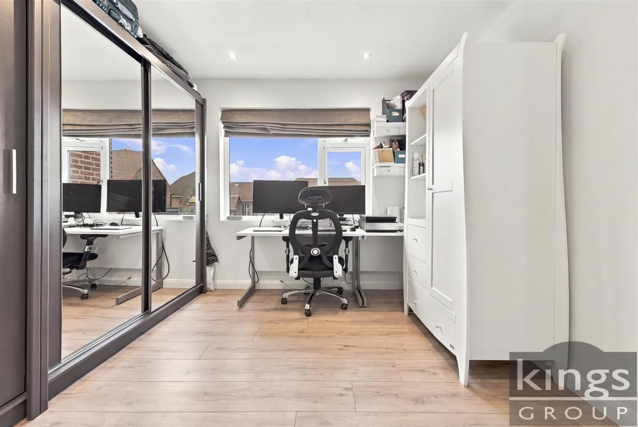 Amberley Road, Enfield, photo 17
