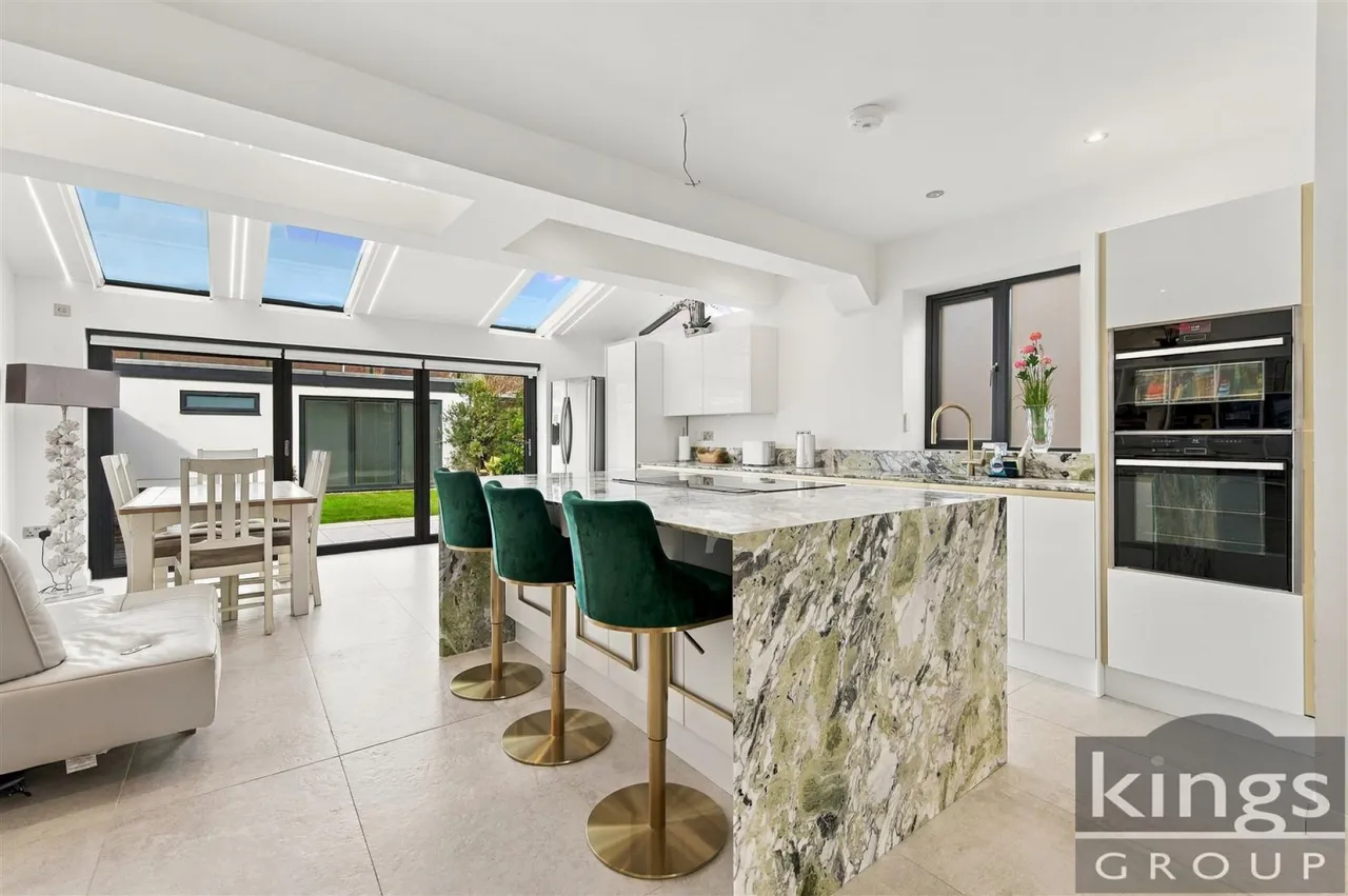 Amberley Road, Enfield, photo 2