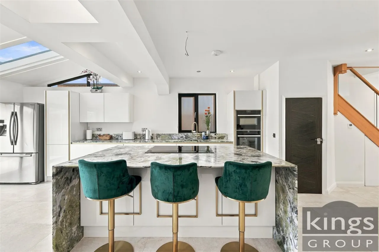 Amberley Road, Enfield, photo 9