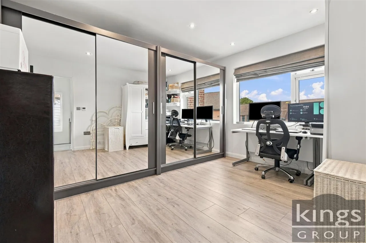 Amberley Road, Enfield, photo 16