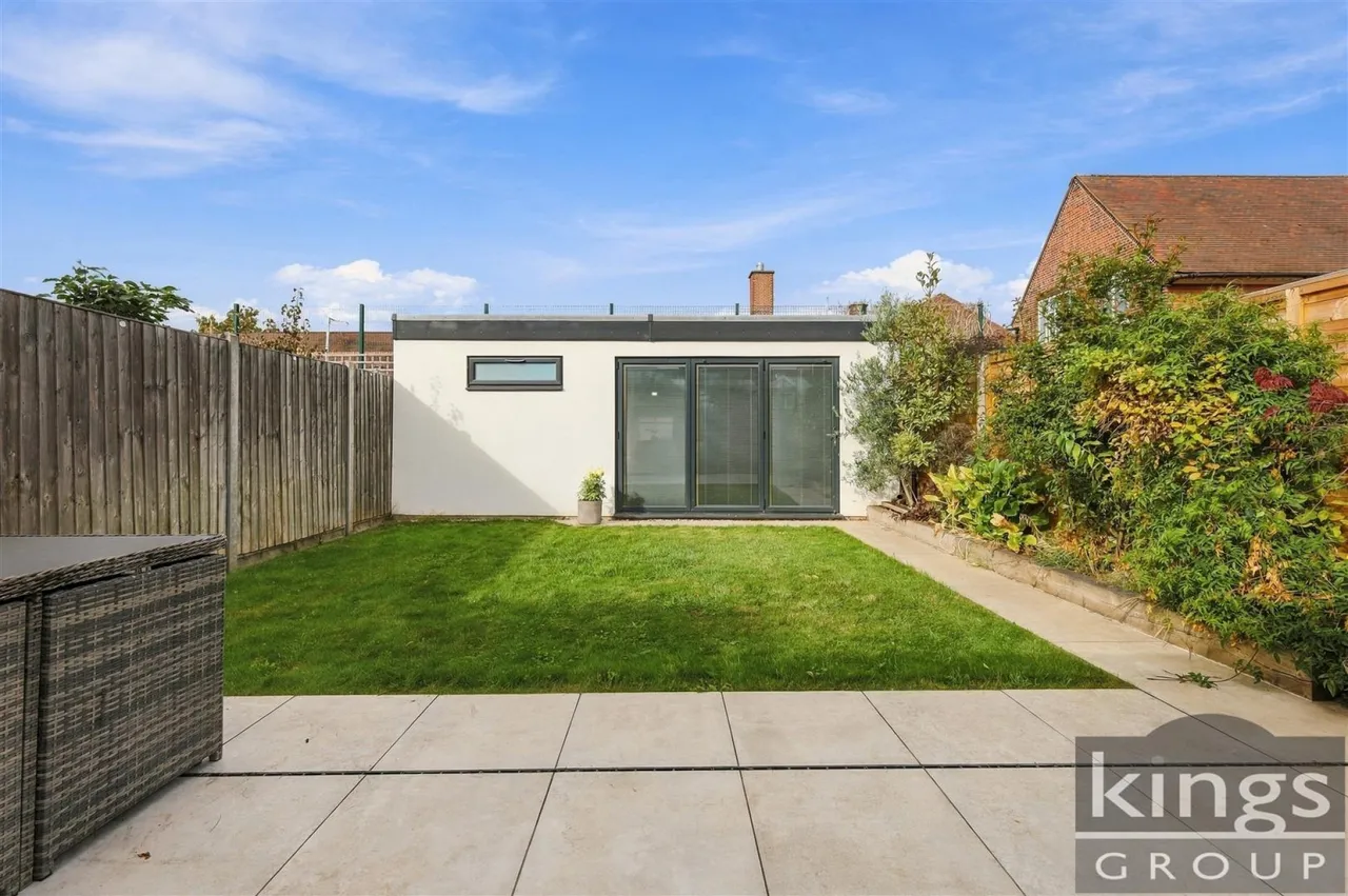 Amberley Road, Enfield, photo 6