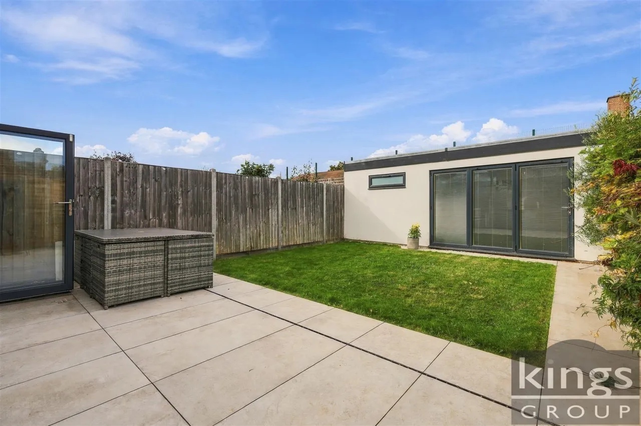 Amberley Road, Enfield, photo 21