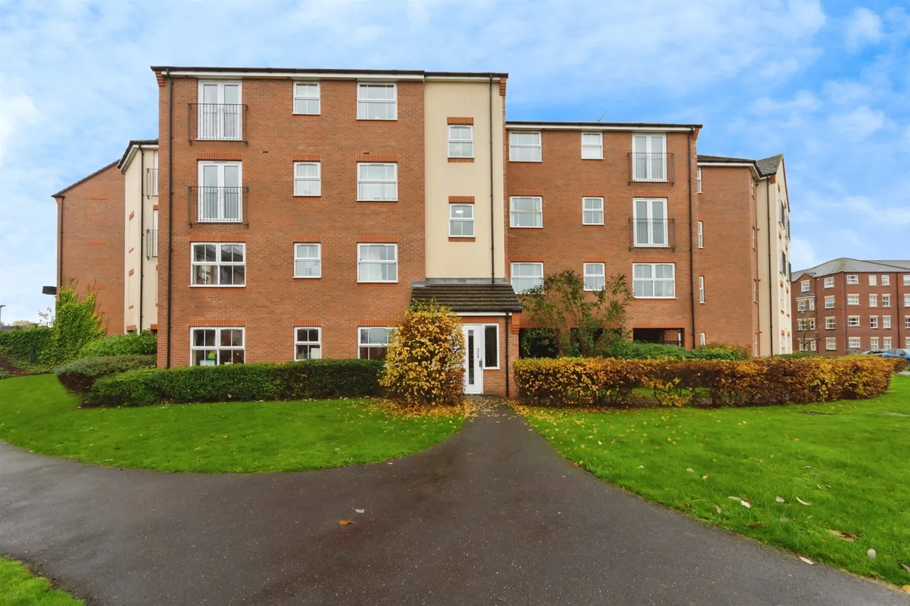 2 bed flat for sale — Wharf Lane, Solihull