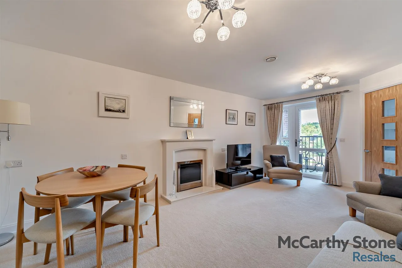 2 bed flat for sale, Dukes Ride, Crowthorne, RG45