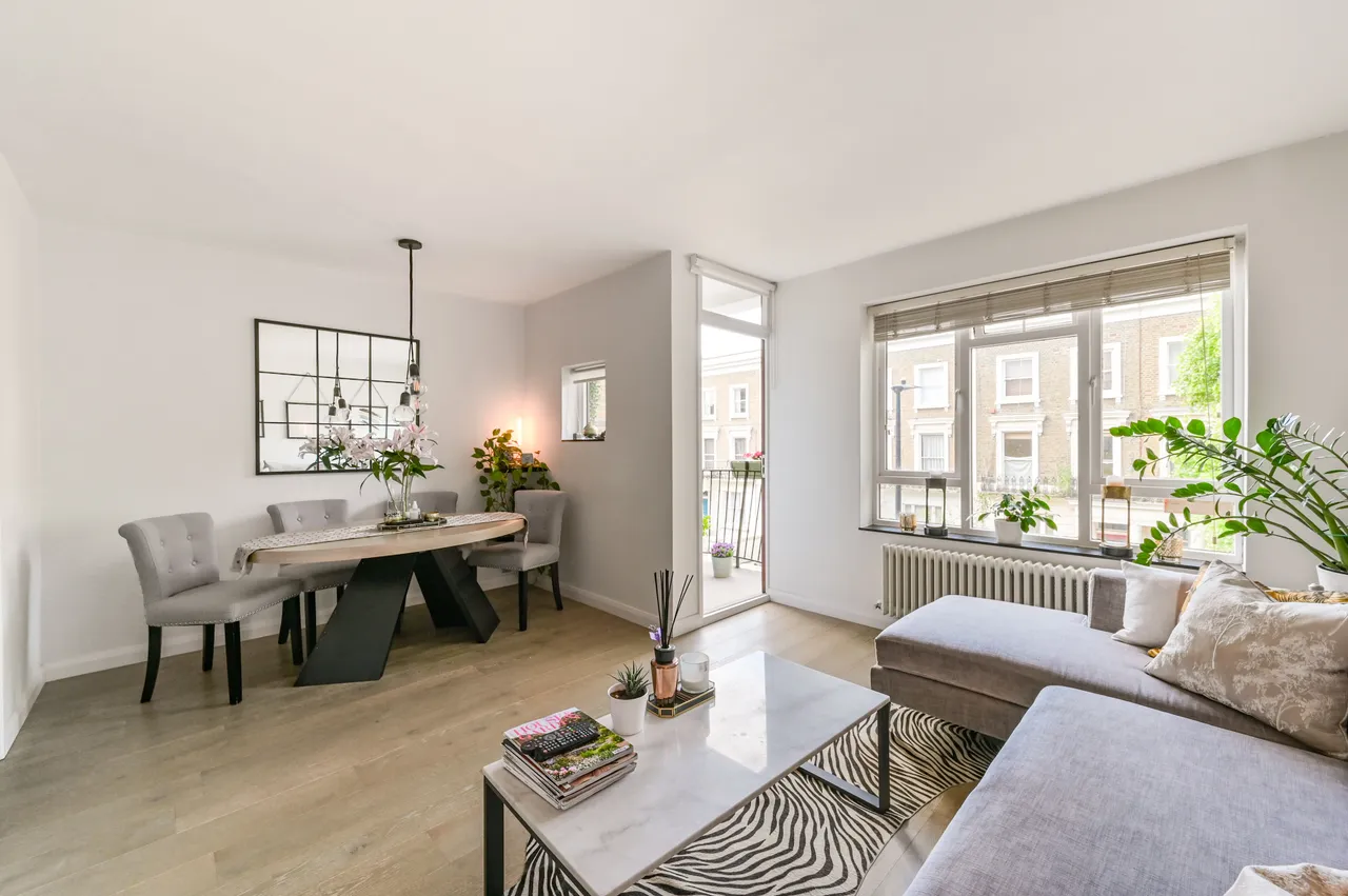 3 bed flat for sale — 8 Elmfield House, Goldney Road, London