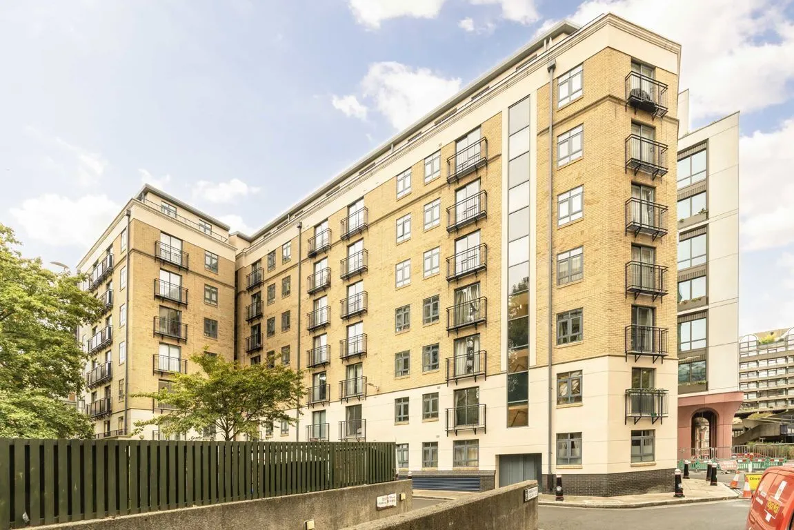 Bridgewater Square, EC2Y, photo 6