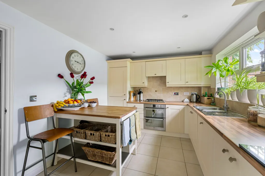 Raven's View, Witham St. Hughs, LN6, photo 4