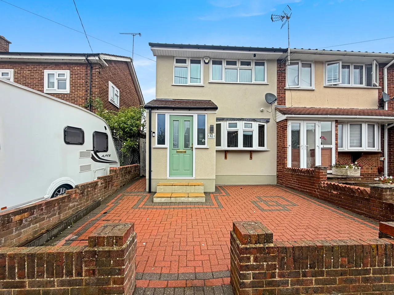 3 bed house for sale — Lower Crescent, Linford, SS17 0QP