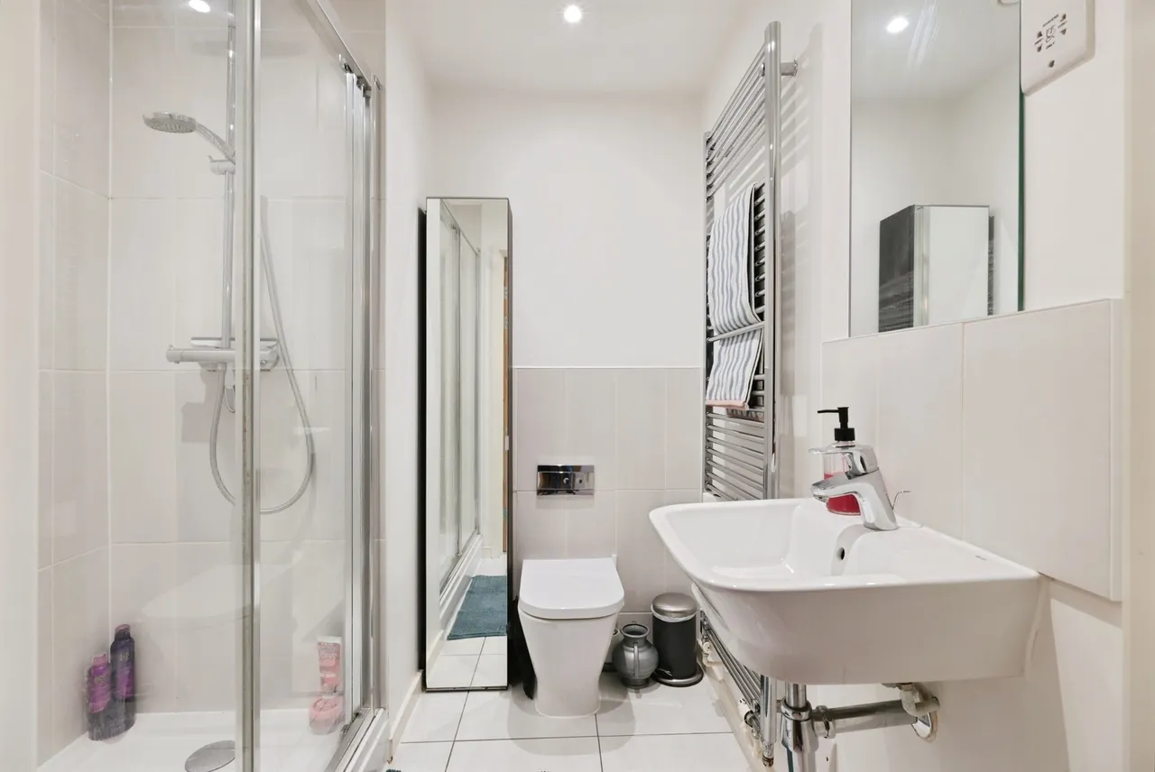 Bartlett Crescent, High Wycombe, HP12, photo 7