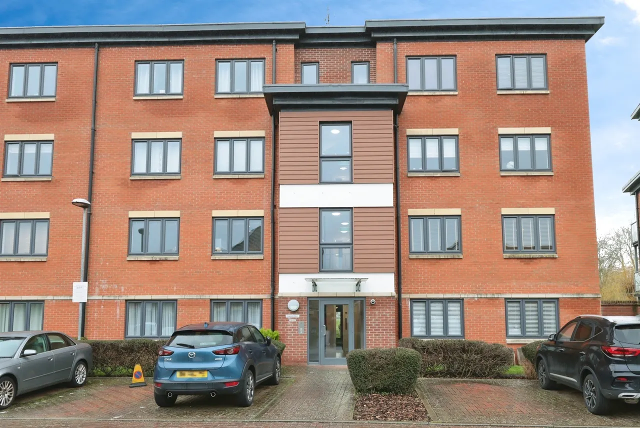 Bartlett Crescent, High Wycombe, HP12, photo 15