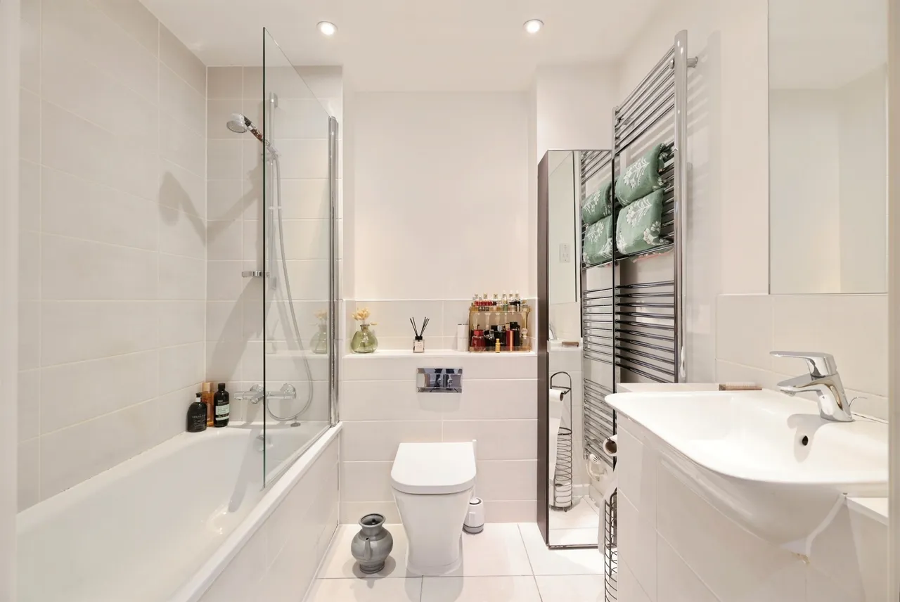 Bartlett Crescent, High Wycombe, HP12, photo 10